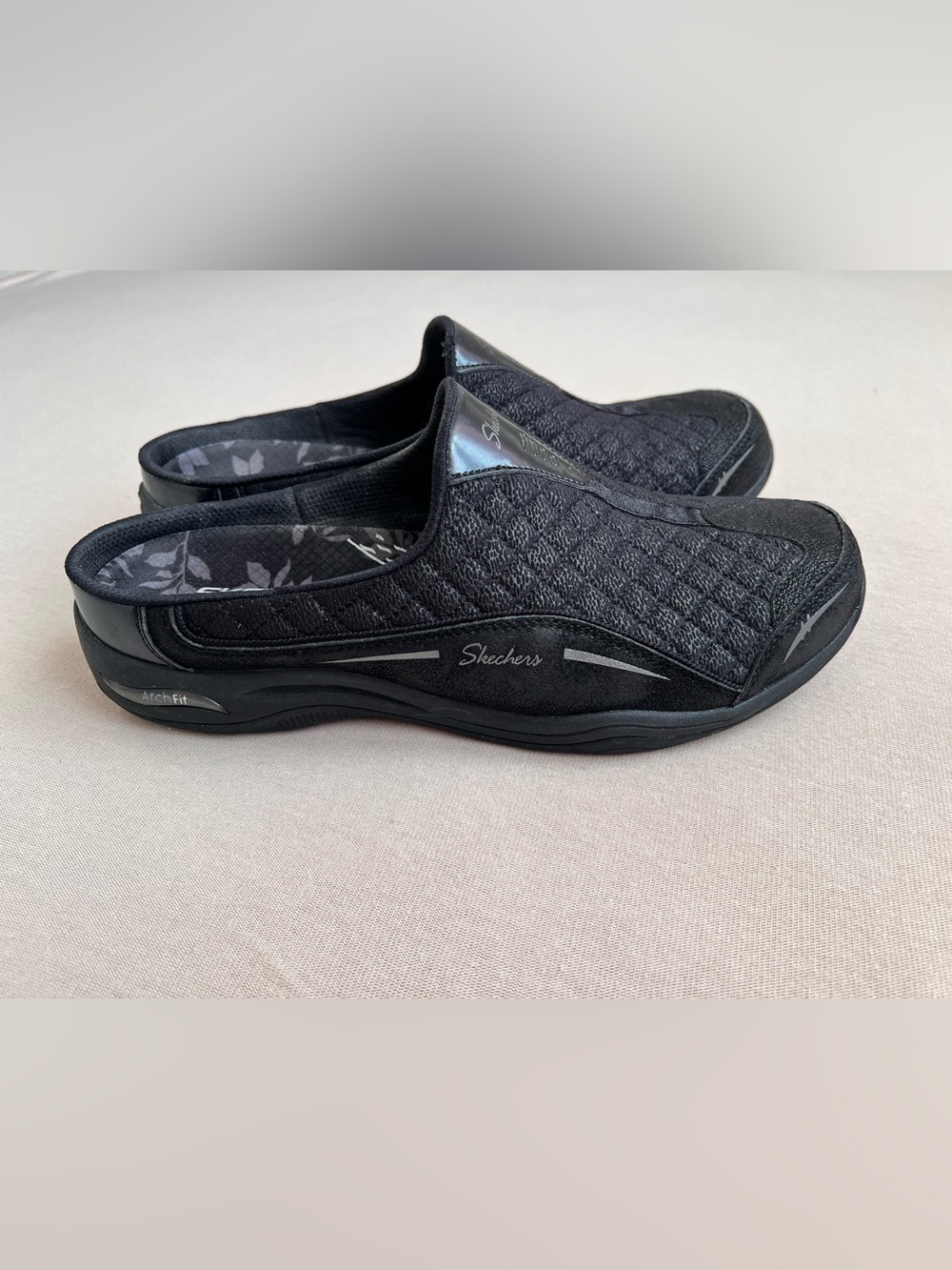 Skechers Black Snuggle Vibes Mule Slip-On Sz 10